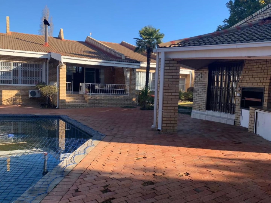 5 Bedroom Property for Sale in Ladybrand Free State